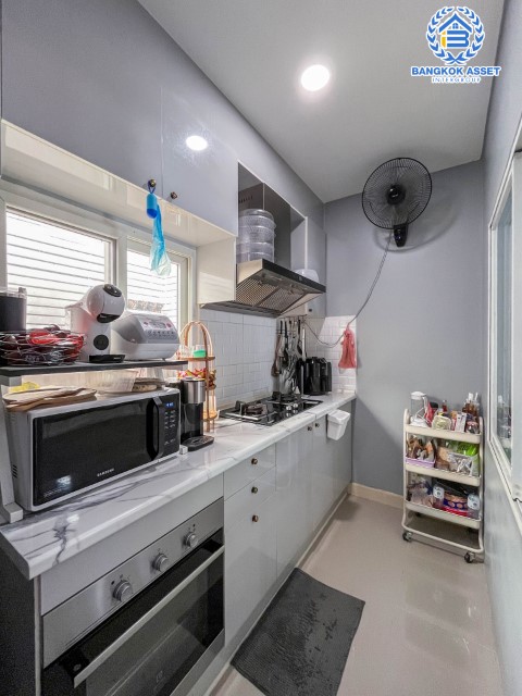 *****ทาวน์เฮ้าส์มือสองย่านนนทบุรี ม.เดอะเมทโทร รัตนาธิเบศร์ เนื้อที่ 20 ตร.ว. ฟังก์ชัน 3 ห้องนอน 2 ห้องน้ำ 2 ที่จอดรถ แถมฟรี! 4 เครื่องปรับอากาศ, 1 เครื่องทำน้ำอุ่น, ฯลฯ บนทำเลเหมาะแก่การอยู่ เพียง 6 นาทีก็ถึงรถไฟฟ้าสายสีม่วง "สถานีไทรม้า" ใกล้ทางด่วน "งามวงศ์วาน"